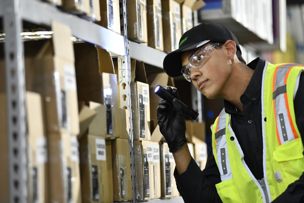 tech monitoring warehouse boxes
